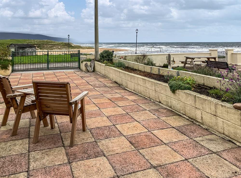 Sitting-out-area at Beach Croft in Brora, Sutherland