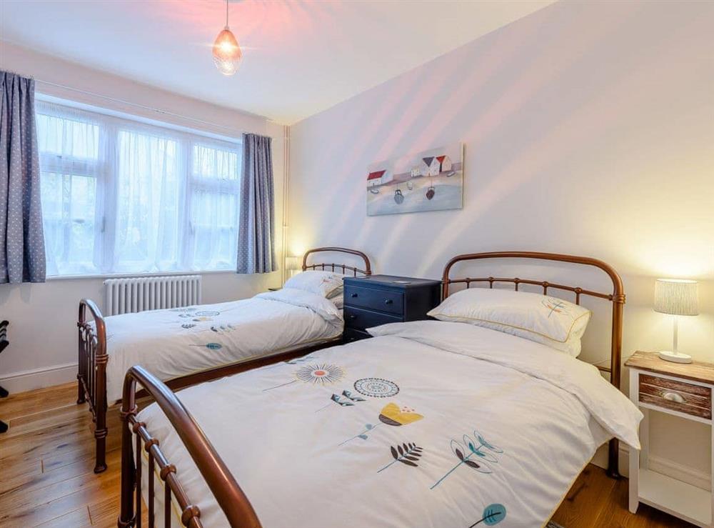 Spacious twin bedroom at Beach Holme in East Wittering, West Sussex