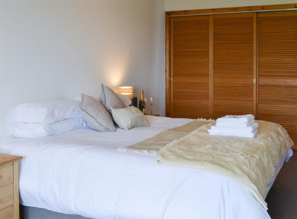 Warm and inviting double bedroom with zip and link twin beds (photo 2) at Beach House in Nairn, Highlands, Morayshire