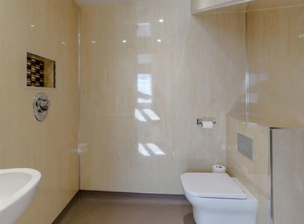 En-suite at Beach House in Reighton Gap, near Filey, North Yorkshire