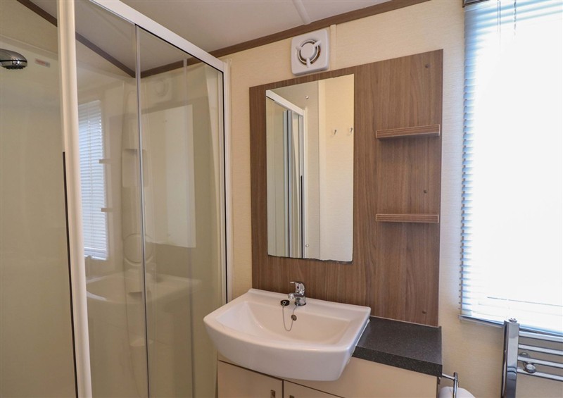 The bathroom at Beach Retreat E19 Dyffryn Seaside Estate, Dyffryn Ardudwy