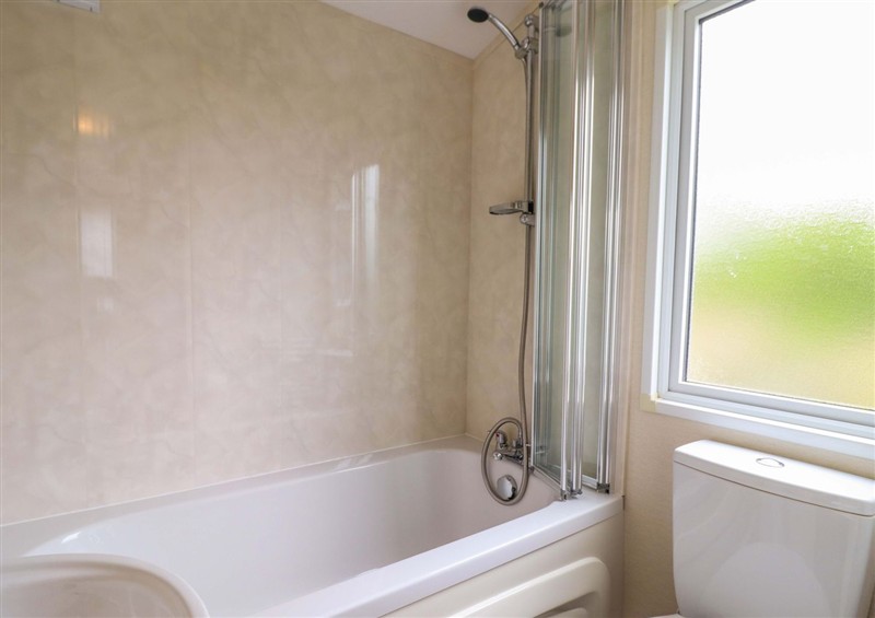 This is the bathroom at Beach Retreat E19 Dyffryn Seaside Estate, Dyffryn Ardudwy