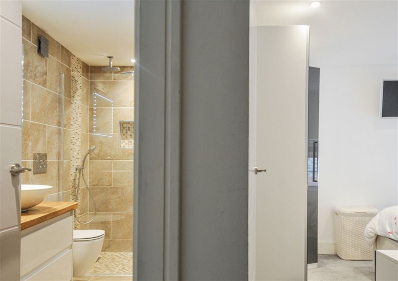 This is the bathroom at Beach Retreat, Looe