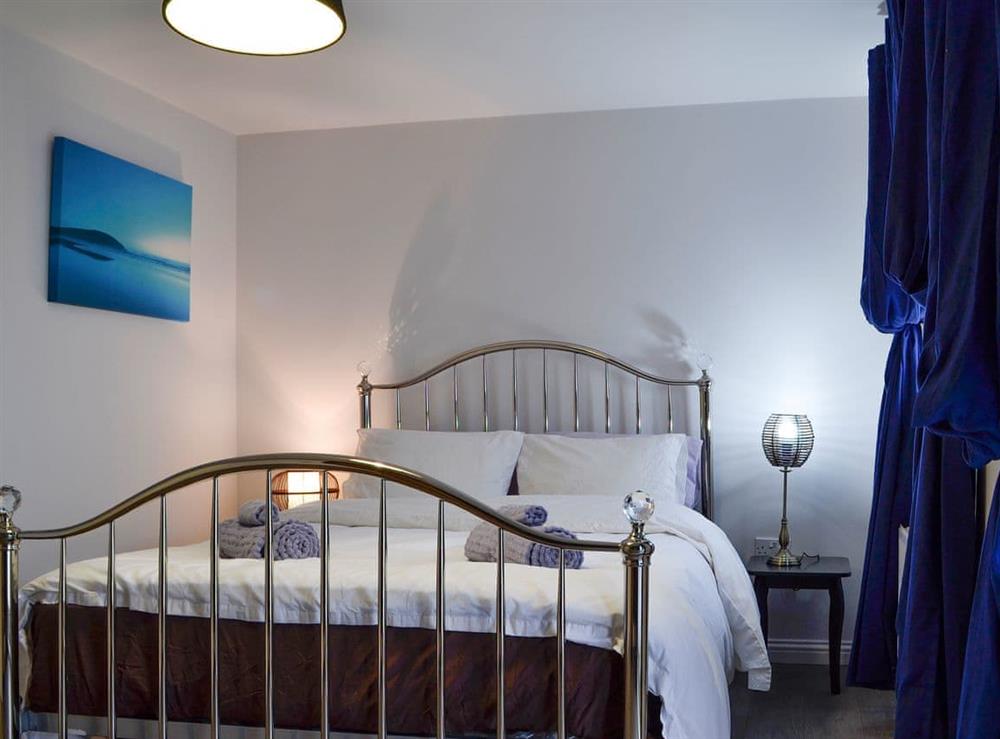 Luxurious double bedded room at Beach View in Aberavon, near Port Talbot, Glamorgan, West Glamorgan