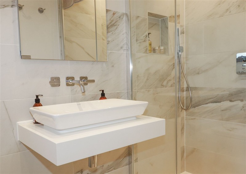 The bathroom at Beach View Fistral, Newquay