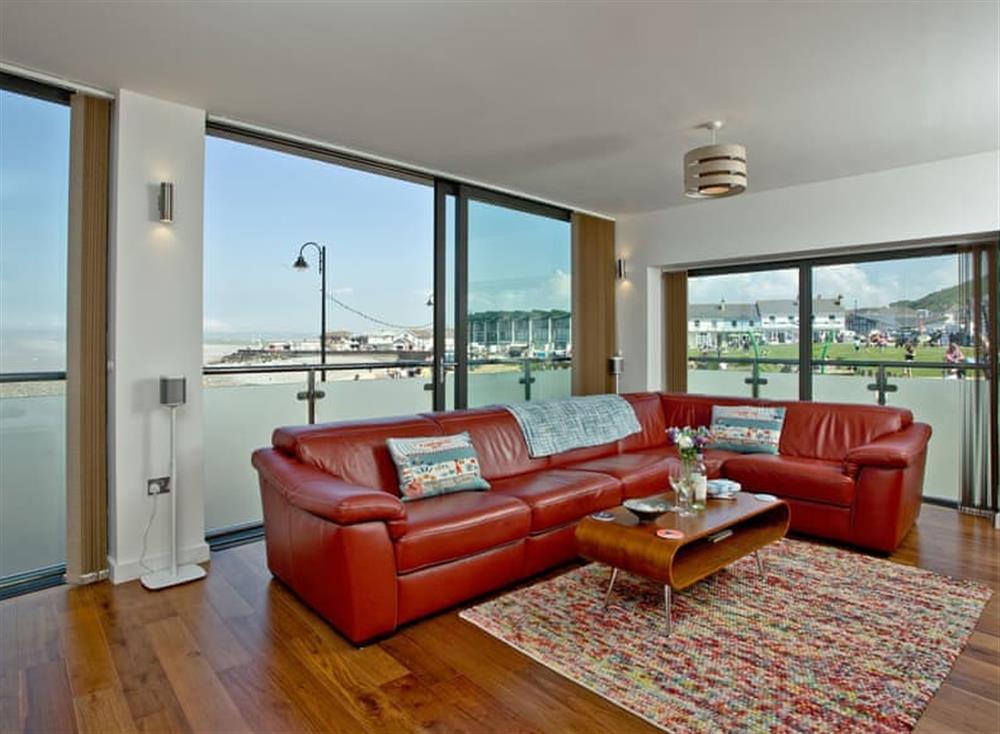 Living area (photo 3) at Horizon View, 