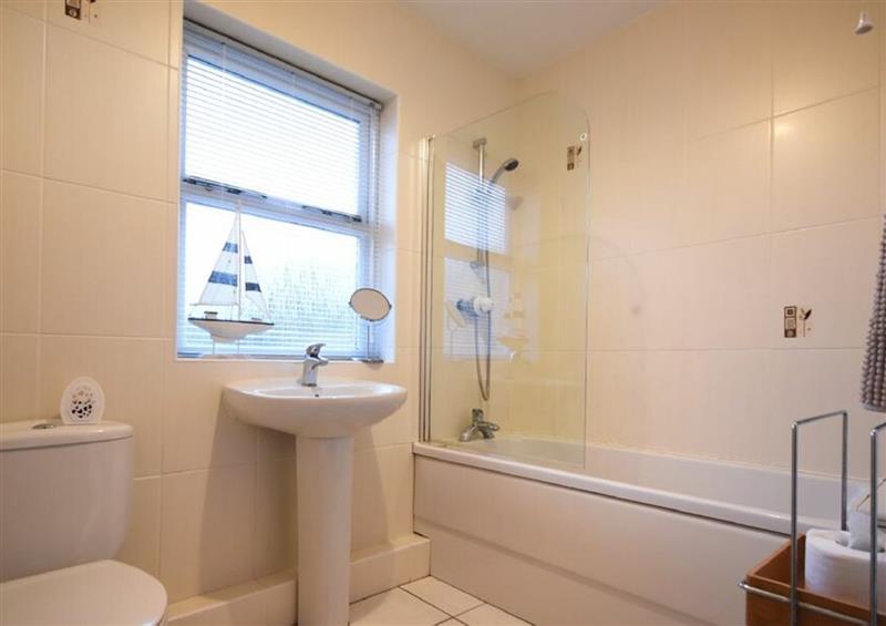 Bathroom at Beachcomber Apartment, Bamburgh