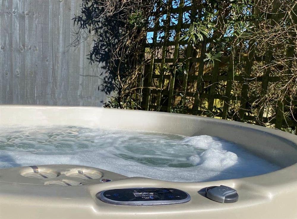 Hot tub at Beachcomber Cottage in Marazion, Cornwall