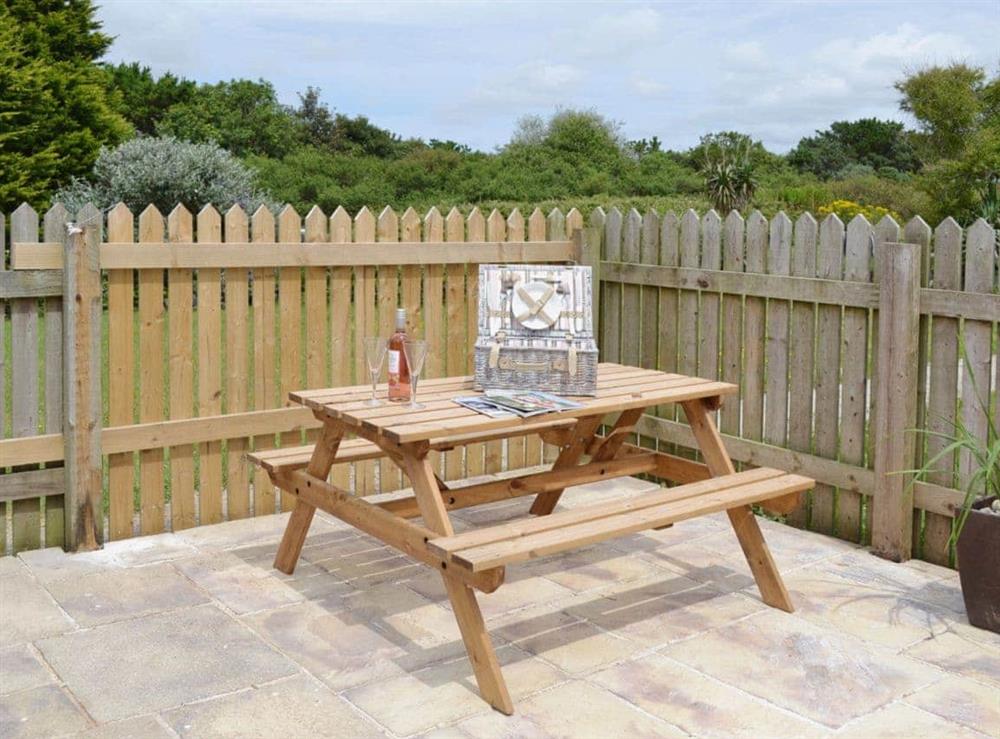 Sitting-out-area at Beachcomber Cottage in Marazion, Cornwall
