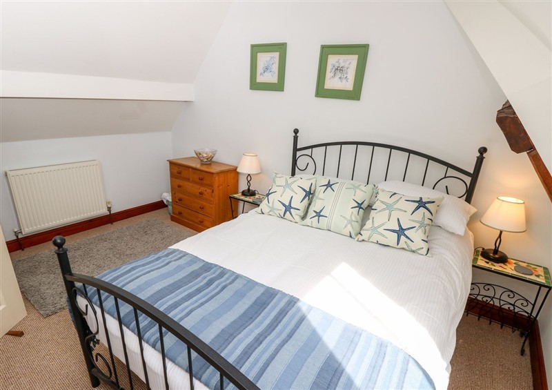A bedroom in Beachcombers (photo 2) at Beachcombers, near Ventnor