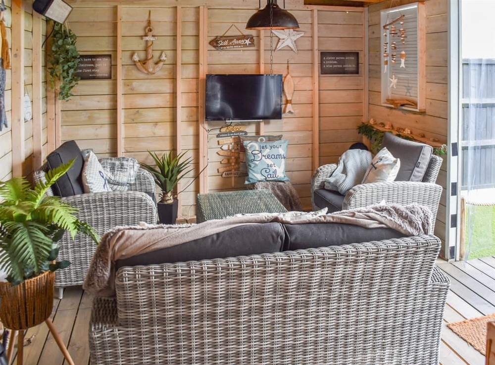 Sitting-out-area (photo 4) at Beachmans Cottage in Great Yarmouth, Norfolk