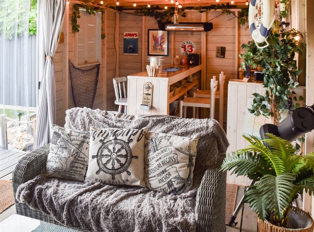 Sitting-out-area at Beachmans Cottage in Great Yarmouth, Norfolk