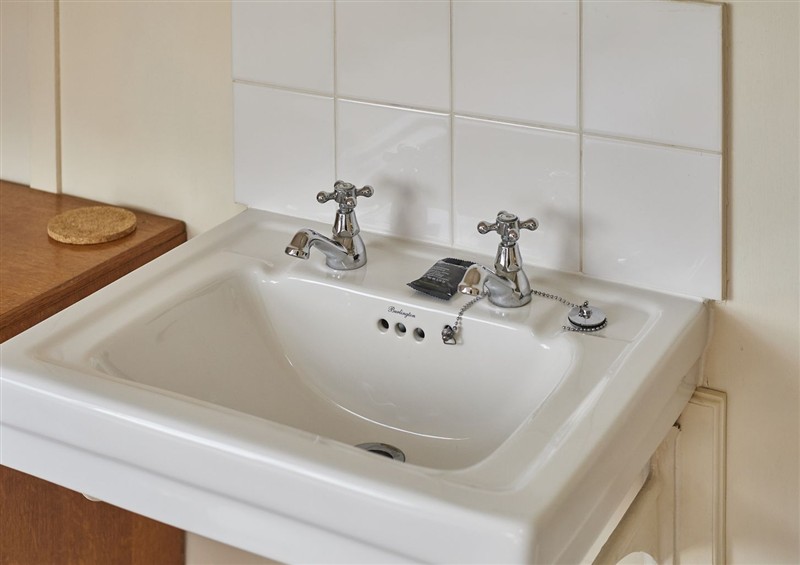 The bathroom (photo 5) at Beachside Cottage, Sandsend