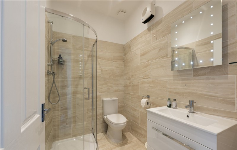 The bathroom at Beachside Fistral, Cornwall