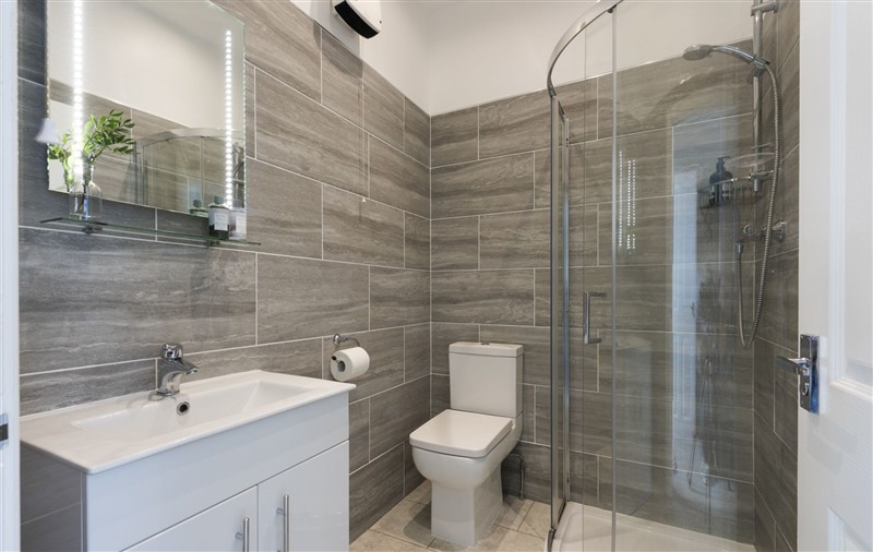 This is the bathroom at Beachside Fistral, Cornwall