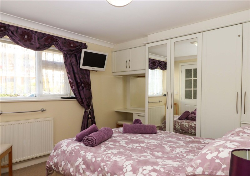 One of the 2 bedrooms (photo 3) at Beachside, Paignton