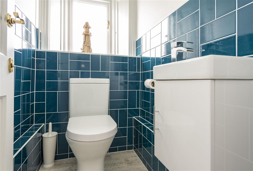 WC with wash basin