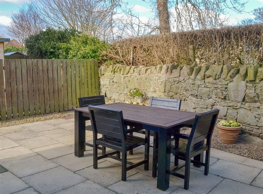 Sitting-out-area at Beadlin Cottage in Beadnell, Northumberland