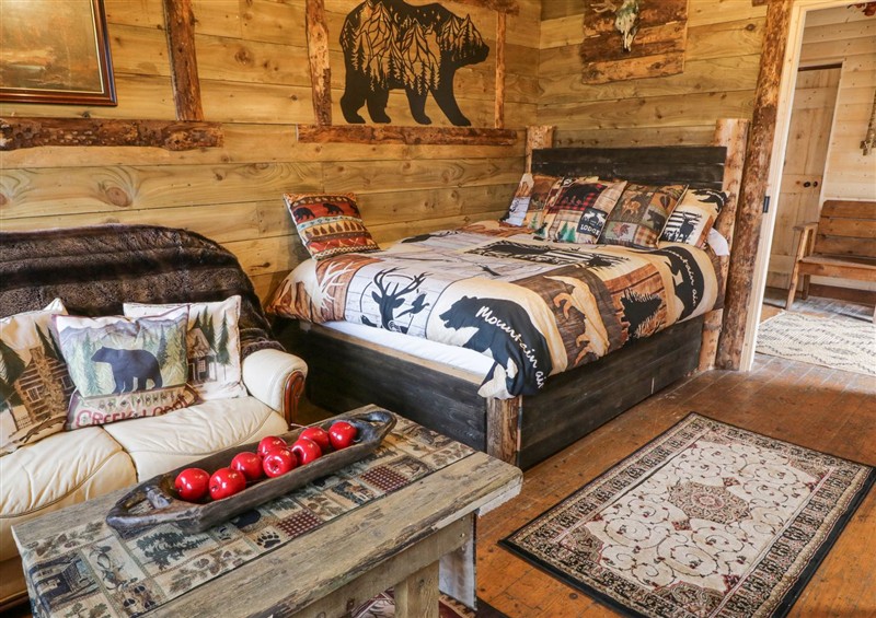 Bedroom at Bear Claw Lodge, Castlerock