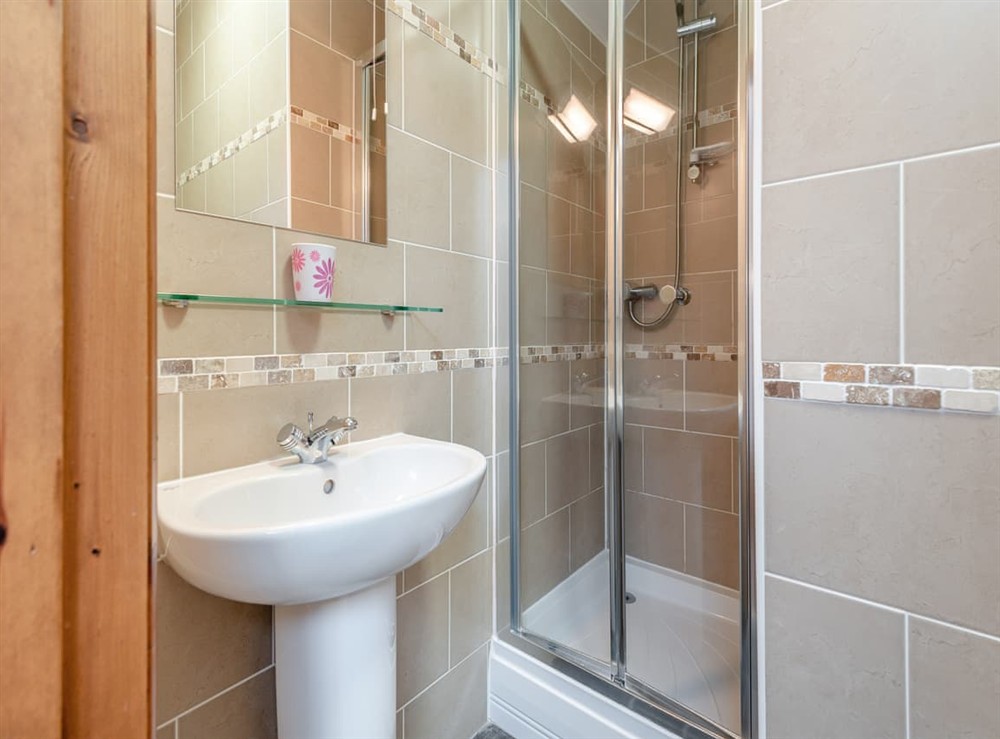 En-suite (photo 2) at Beatrice in Blandford Forum, Dorset