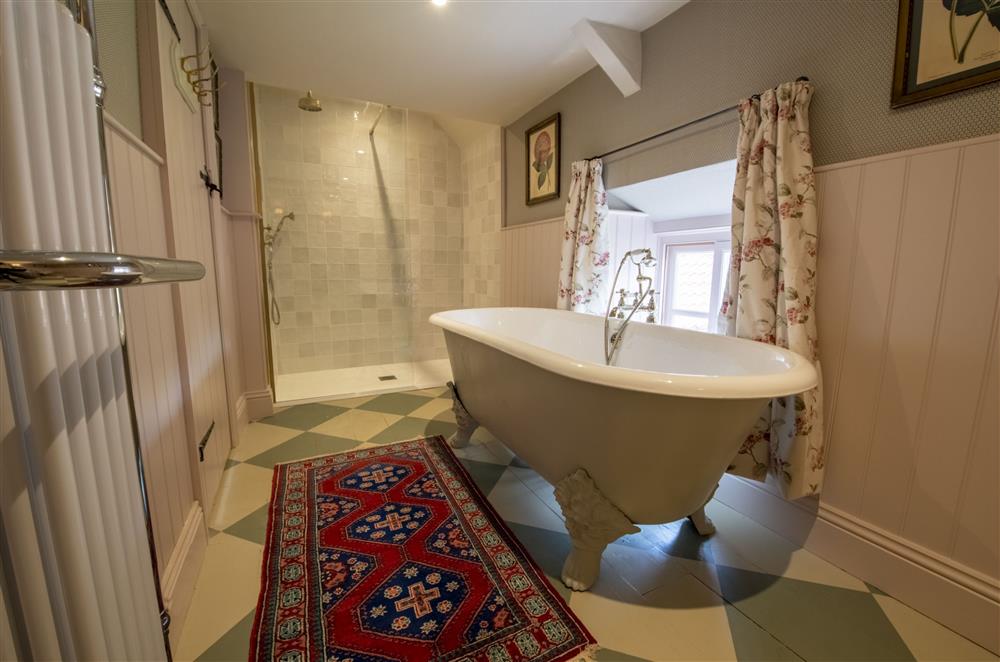 En-suite with roll-top bath and walk-in shower at Beau Repaire, Castle Howard, Coneysthorpe