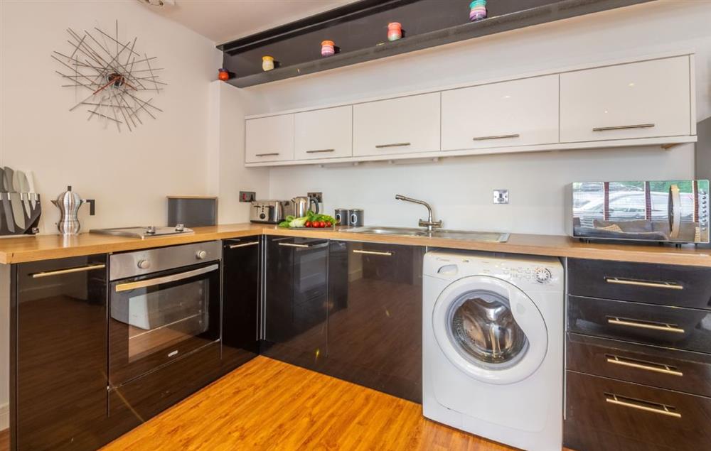 Fully fitted modern kitchen with washing machine at Beau View Cottage, Bridge