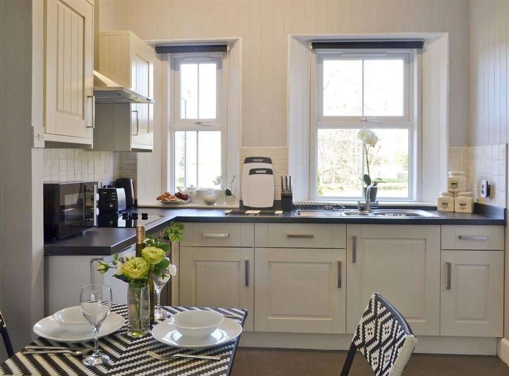 Spacious, well-equipped fitted kitchen with dining area at The Retreat, 
