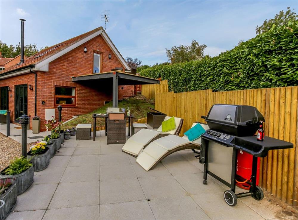 Outdoor area with BBQ at Beck View in Welton le Marsh, near Burgh le Marsh, Lincolnshire