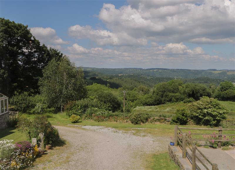 The setting of Beckaford Cottage