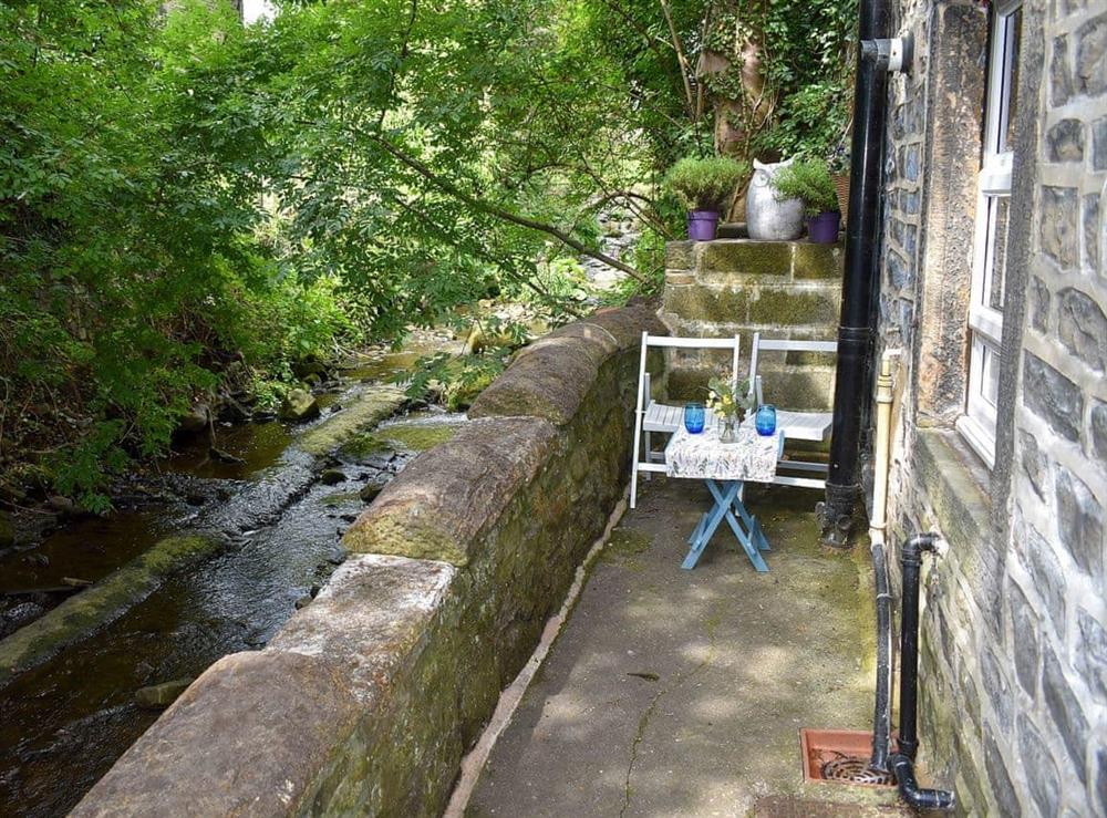 Sitting-out-area at Beckside Cottage in Silsden, West Yorkshire