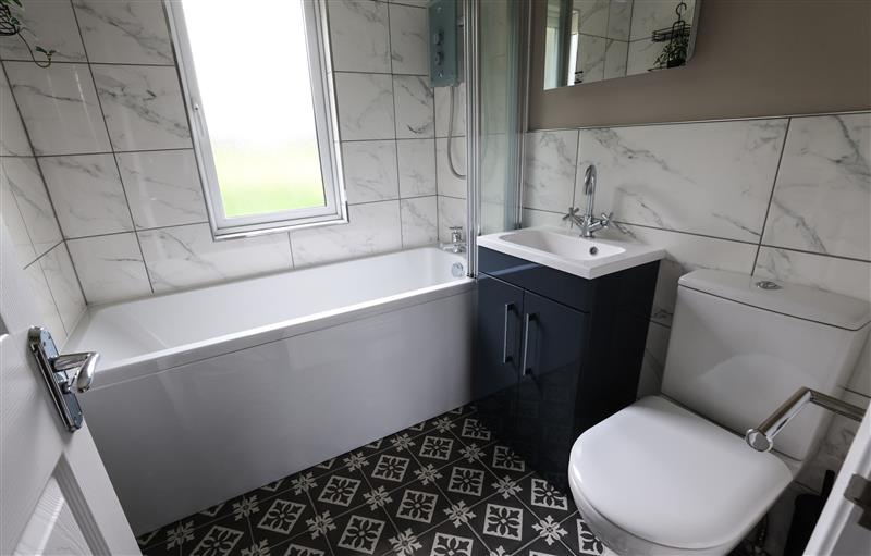 Bathroom at Bedale View Lodge, Wykeham near East Ayton