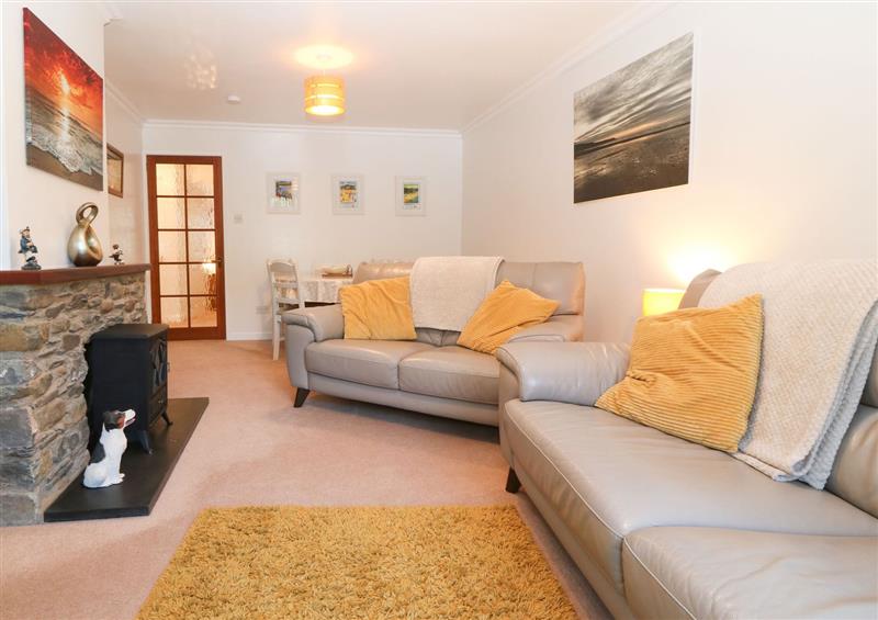 Relax in the living area at Bedfelltan, Talybont