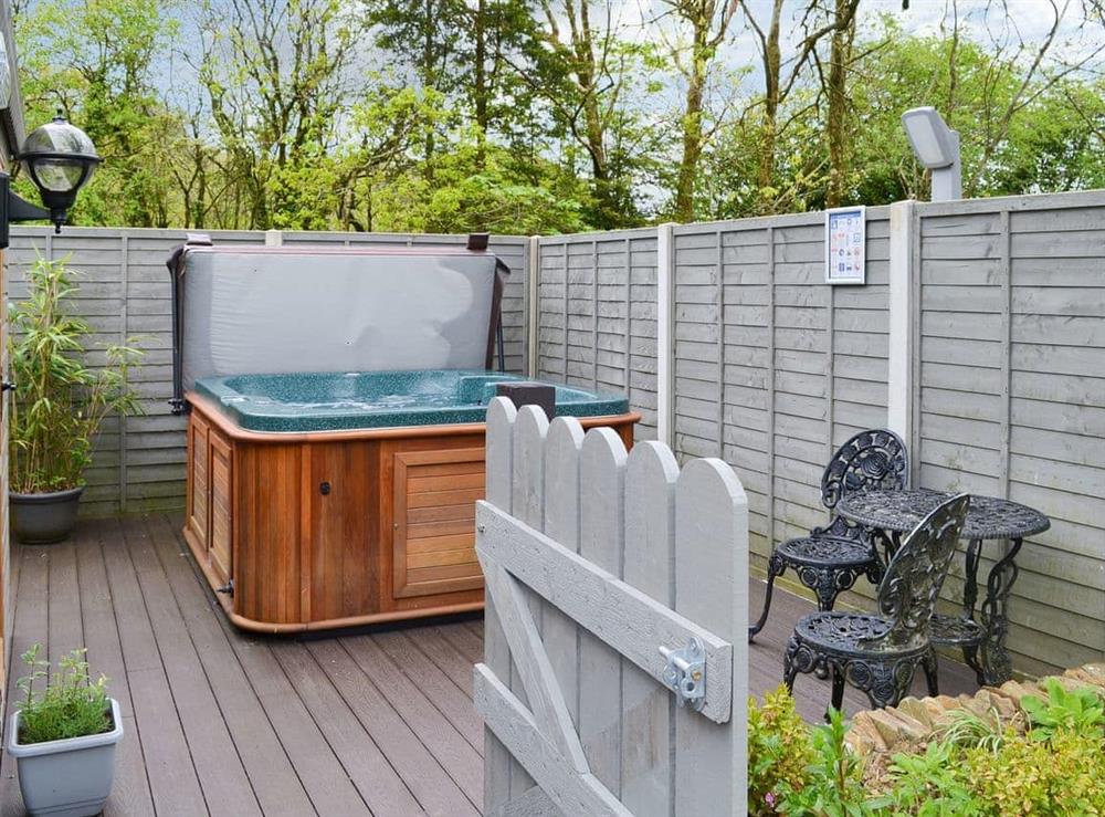 Private hot tub at Beech Cottage in Pyworthy, Holsworthy, near Bude, Cornwall