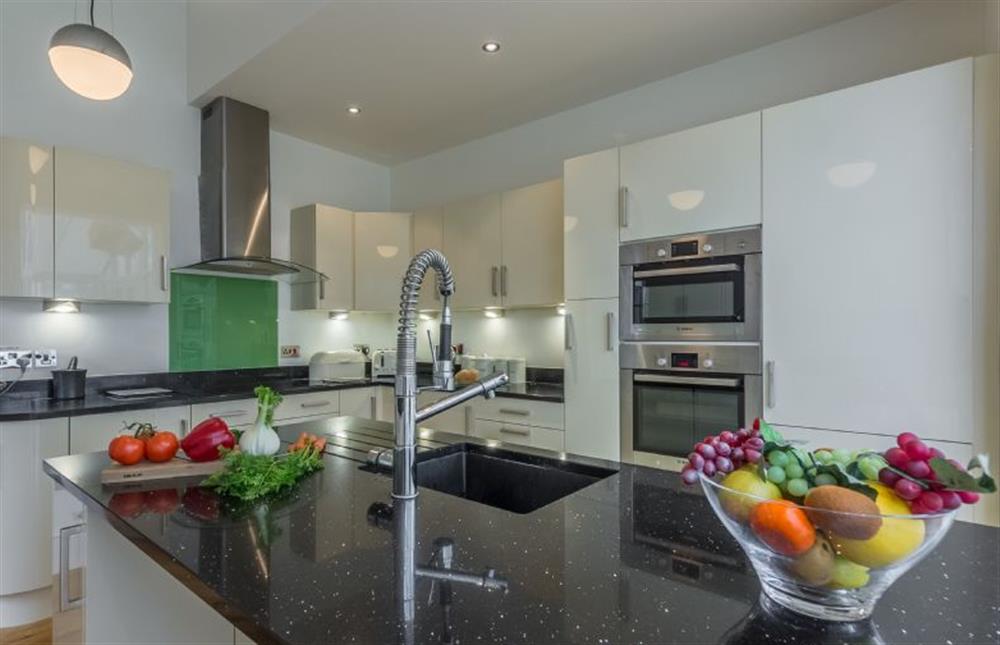 Ground floor: Gorgeous kitchen with granite worktops at Beech House, Little Walsingham
