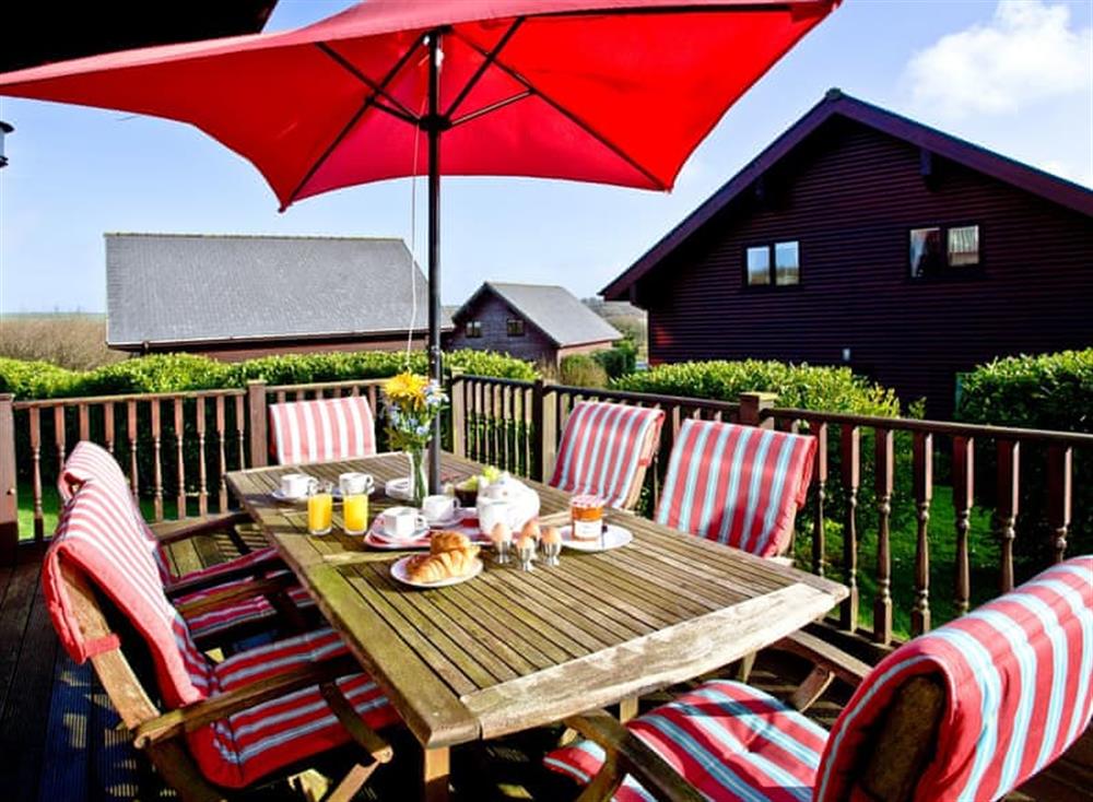 Sitting-out-area at Beech Lodge in Watergate Bay & Mawgan Porth, North Cornwall
