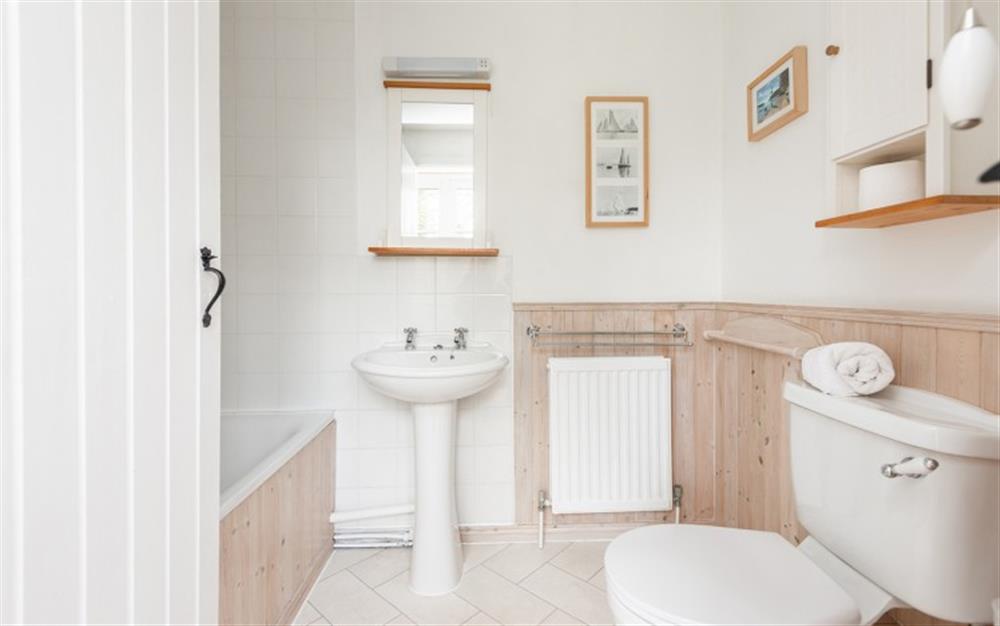 The family bathroom. at Beeches in Slapton