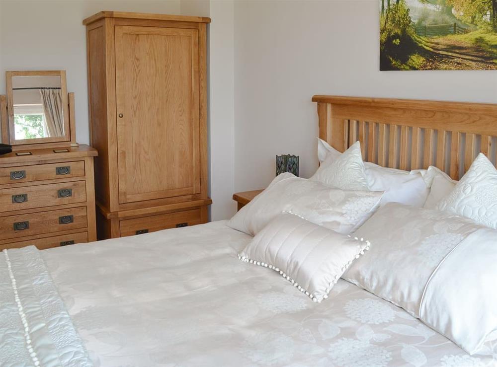 King Size Bed (photo 2) at Beehive Cottage in Denbigh, Denbighshire