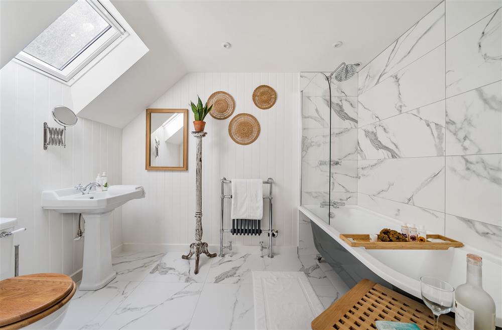 Bedroom twos’ en-suite bathroom with overhead shower at Beehive, Dorchester