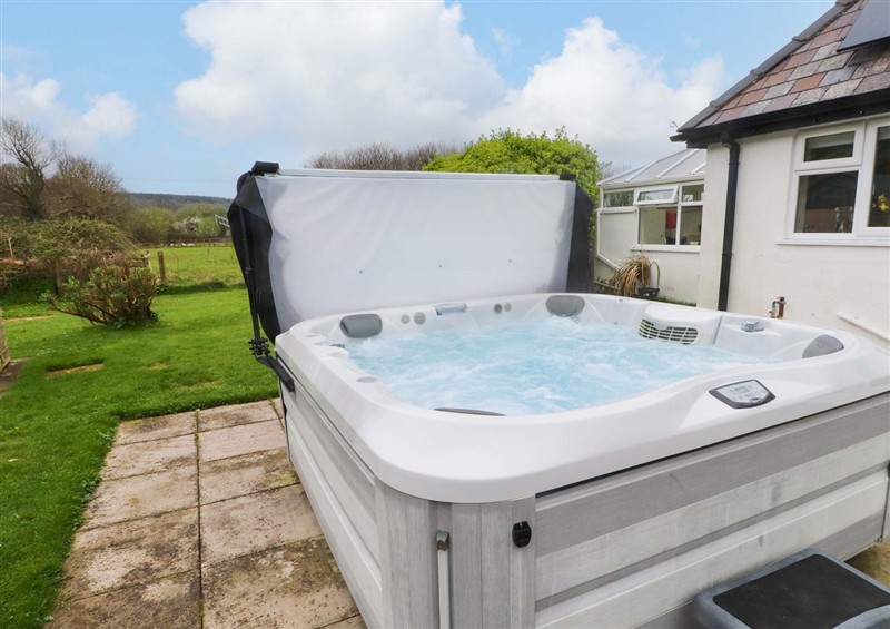 The hot tub at Belan Wen, Llanddona near Pentraeth
