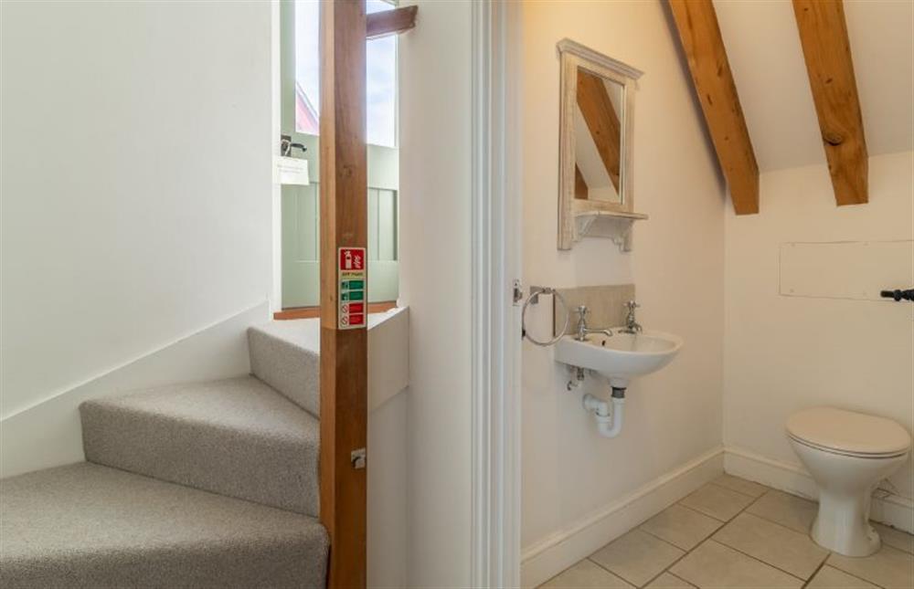 Cloakroom with wash basin and WC