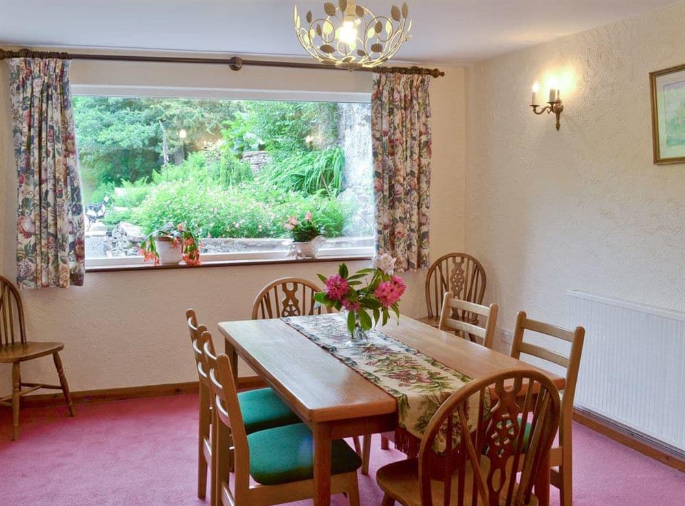 Spacious dining room at Bellegrove Cottage in Watermillock, Ullswater, Cumbria