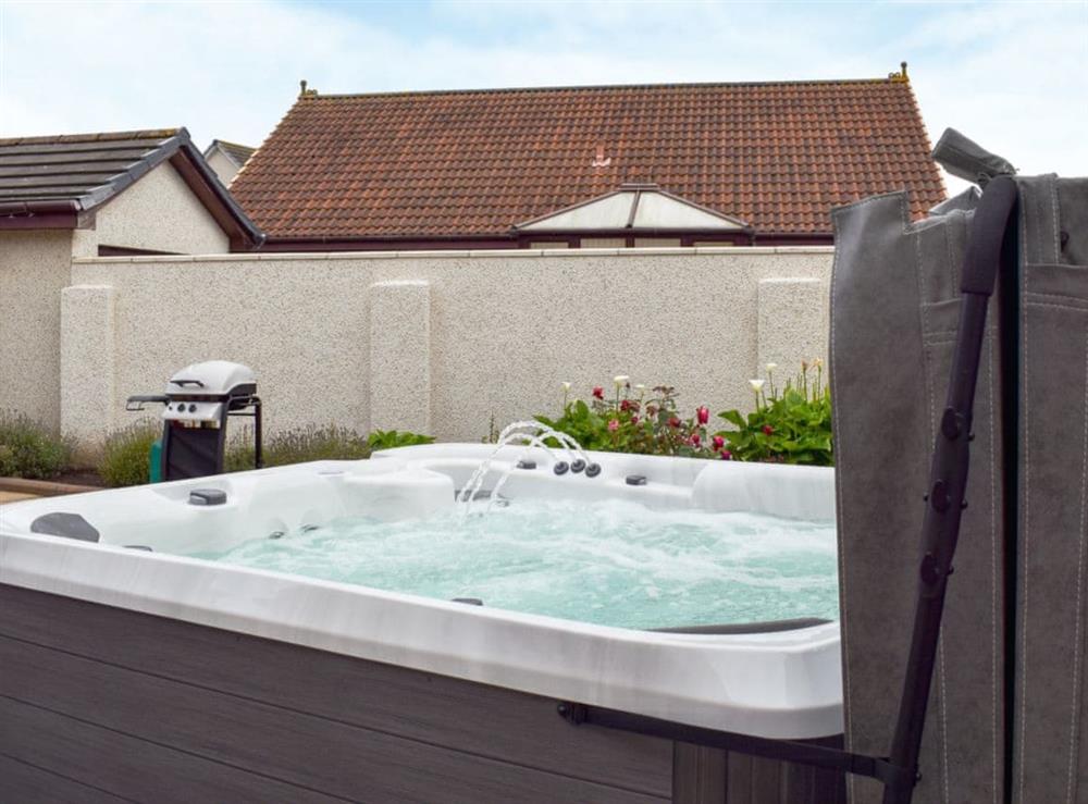 Relaxing private hot tub at Ben The Hoose in Anstruther, Fife, Scotland