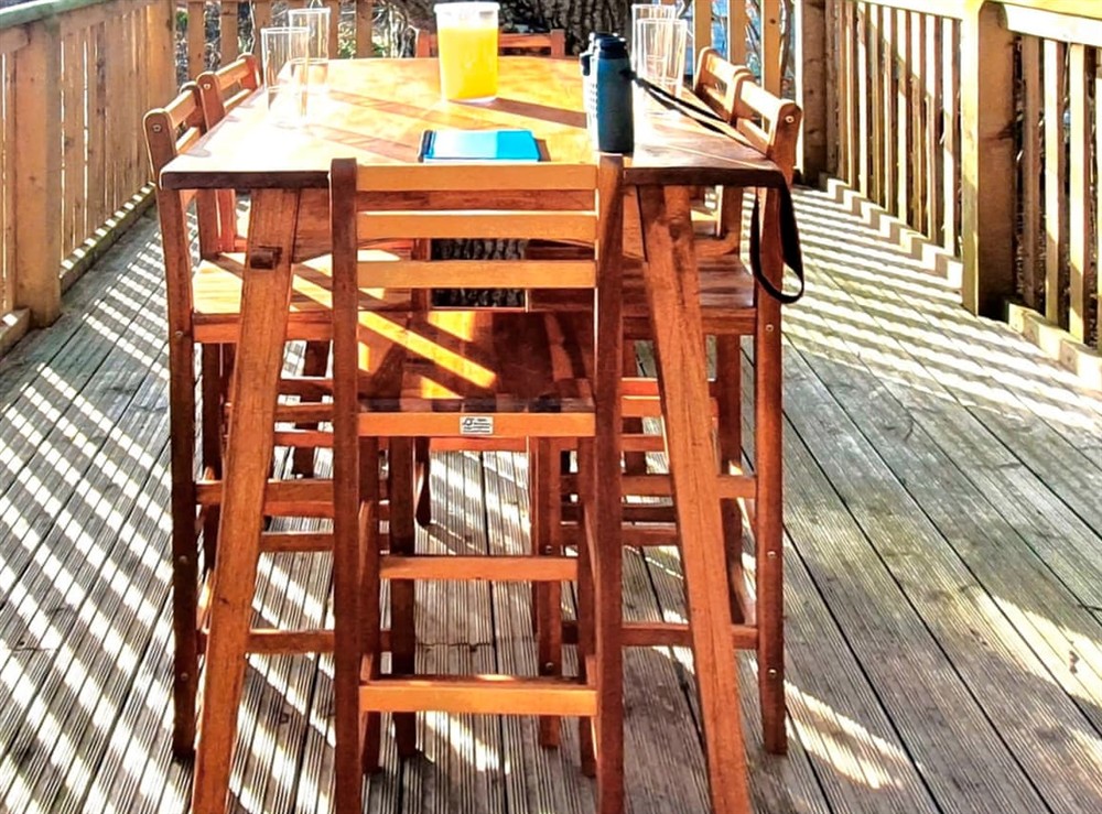 Outdoor eating area at Benchwood House in Hastings, East Sussex