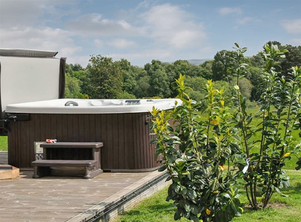 Hot tub at Bennachie Lodge in Inverurie, Aberdeenshire