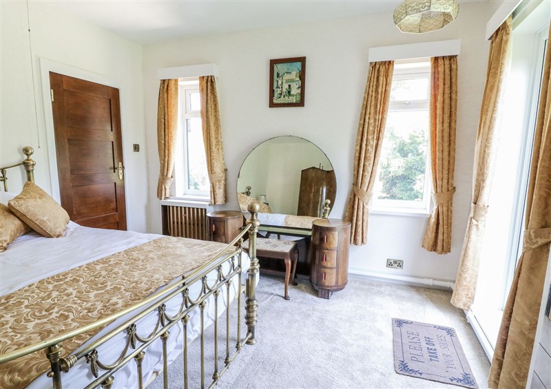 A bedroom in Bentfield House (photo 2) at Bentfield House, Rotherham near Whiston