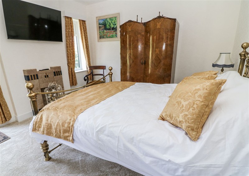 A bedroom in Bentfield House (photo 3) at Bentfield House, Rotherham near Whiston