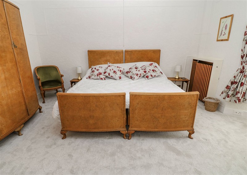 This is a bedroom (photo 3) at Bentfield House, Rotherham near Whiston