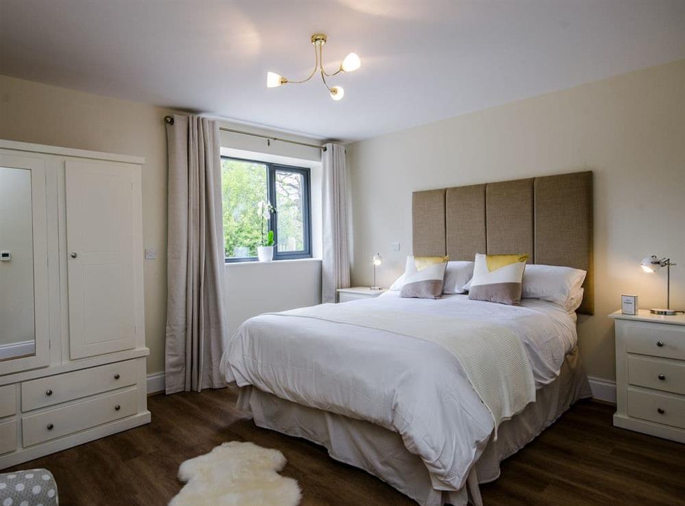 Cosy double bedroom with en-suite at Bentleys Barn in Press, near Matlock, Derbyshire