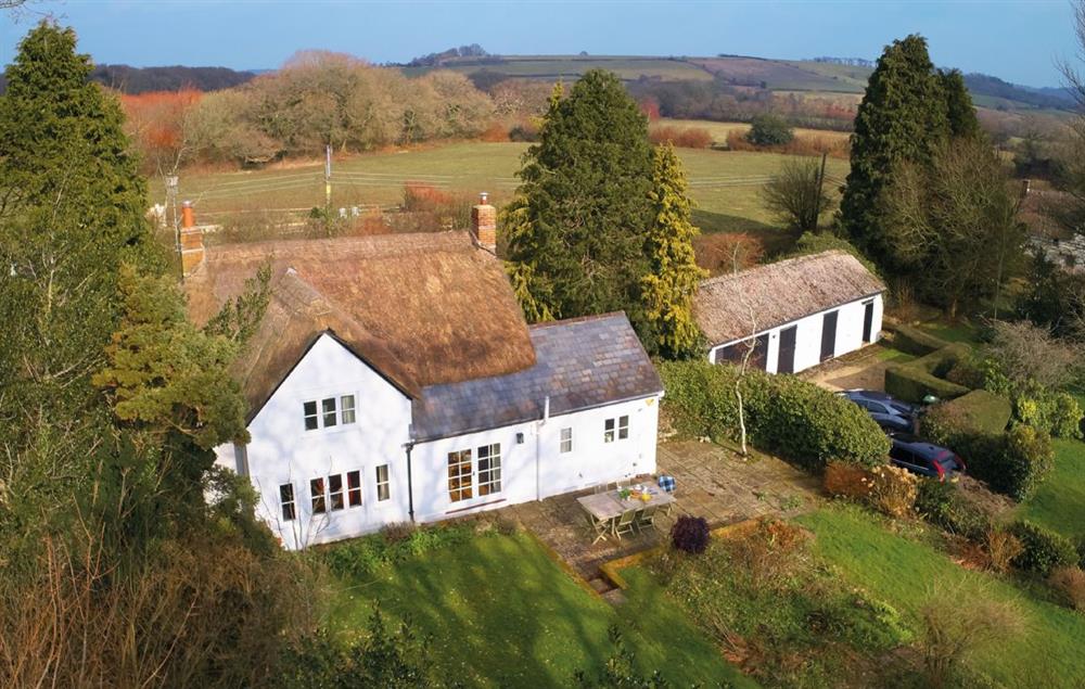 Benville Cottage is a pretty thatched cottage dating from the 17th century