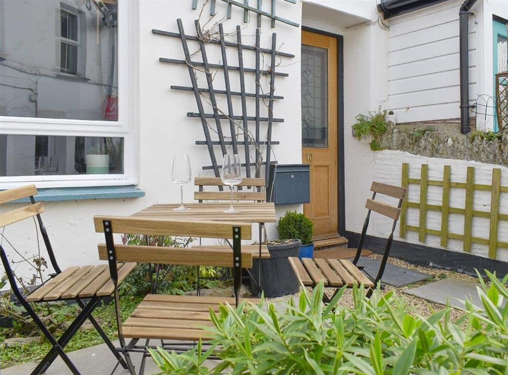 Sitting-out-area at Berkeley Cottage in Ilfracombe, Devon